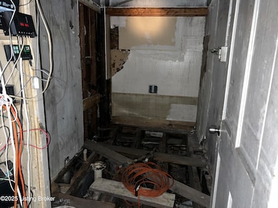 2202 Griffiths Ave, Louisville, KY 40212 - photo 5