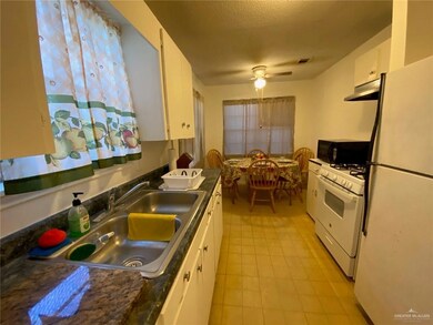 206 N Fir St, Pharr, TX 78577 - photo 4