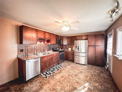 760 Penn Ave, Midland, PA 15059 - photo 6