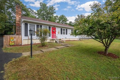 View of front facade featuring a front yard