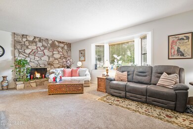 005_Living Room