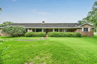 1301 Clifford St, Alvin, TX 77511 - photo 3