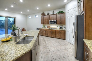 #5 GOURMET KITCHEN