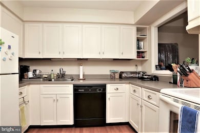 8 Rex Ave unit 11, Philadelphia, PA 19118 - photo 7