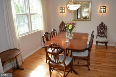 5113 Portsmouth Rd, Fairfax, VA 22032 - photo 3