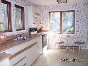 Eat-in Kitchen