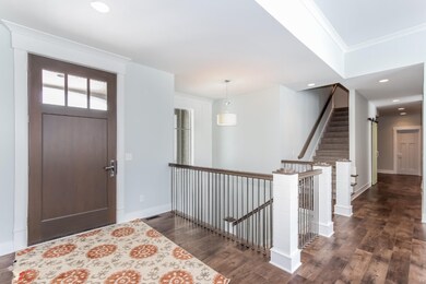 004-Foyer-2304784-medium