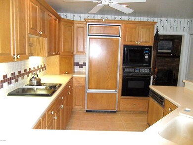 Kitchen with plenty of counter and cabin