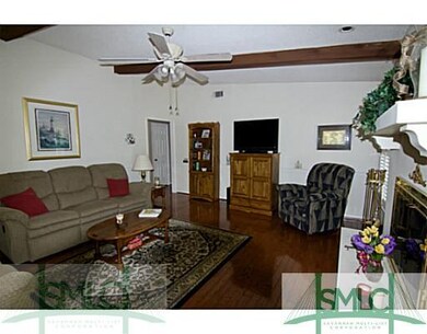 Den/Family/Great Room. Hardwood, vaulted ceiling a