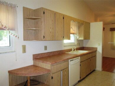 eat- in area - ceramic tile - cathedral ceilings