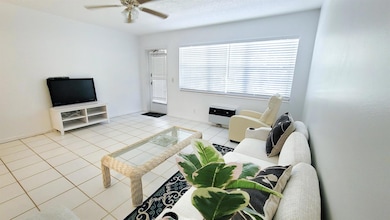 319 Chatham P, West Palm Beach, FL 33417 - photo 5