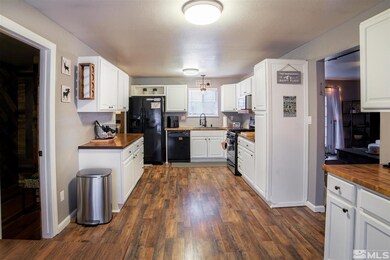 984 E Greenbrae Dr, Sparks, NV 89434 - photo 5