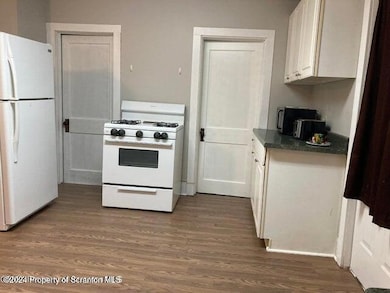 127 Cliff St unit 2, Honesdale, PA 18431 - photo 2