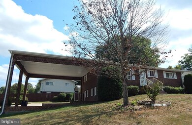 305 Pepper Mill Dr, Capitol Heights, MD 20743 - photo 3