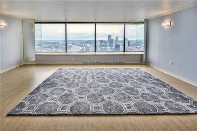 Living Room - 21 x 15 - Fabulous Skyline Views