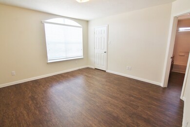 10919 Myrtle Oak St, Houston, TX 77016 - photo 5