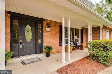 5307 Richardson Dr, Fairfax, VA 22032 - photo 3