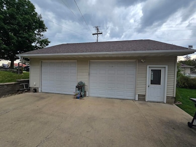 206 W Maple St, West Union, IA 52175 - photo 5