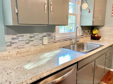 203 E Falletti Ave, Claremore, OK 74017 - photo 5