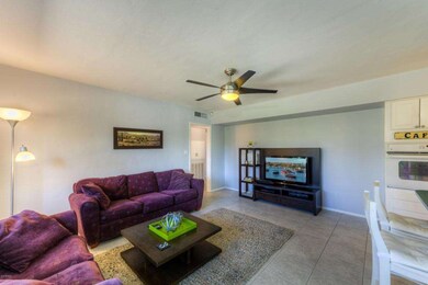 005_Family Room