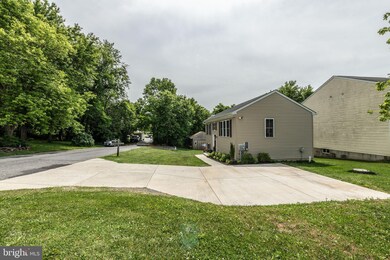 832 Brunswick St, Brunswick, MD 21716 - photo 3