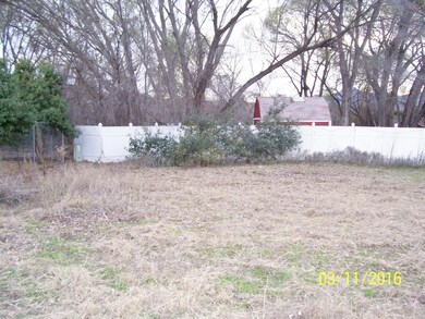 partial vinyl fencing