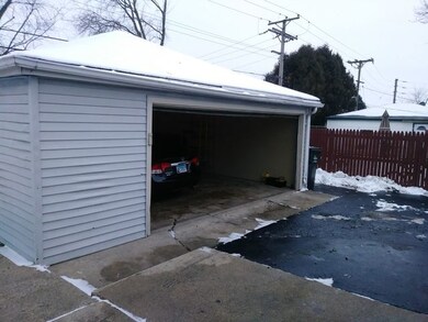 243 Ensenada Dr, Carpentersville, IL 60110 - photo 3