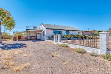 2831 W Roadrunner Road