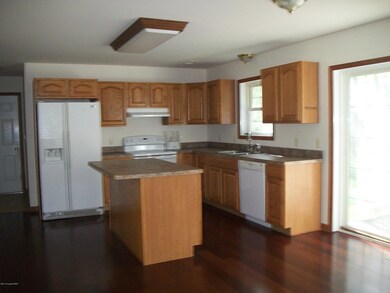 176 Sandlewood Dr, East Stroudsburg, PA 18301 - photo 2