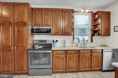 1124 Butter Ln, Reading, PA 19606 - photo 5