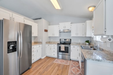 Clean kitchen, stunning crisp cabinetry, plentiful counterspace, equipped with stainless steel appliances