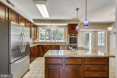 12405 Myra Virginia Ct, Herndon, VA 20171 - photo 6