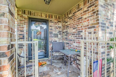 1227 Woodland Park Dr, Hurst, TX 76053 - photo 3