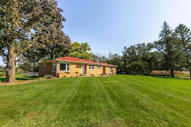 965 E Donald St, Waterloo, IA 50703 - photo 2