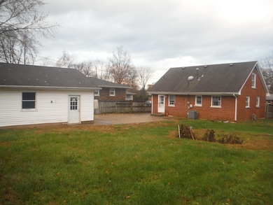 1725 1725 Foxborough Cir, Lexington, KY 40505 - photo 3