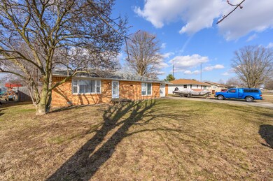 612 Collier St, Columbus, IN 47201 - photo 3