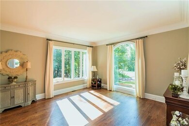 FAMILY ROOM AREA / HARDWOODS / PERFECT!