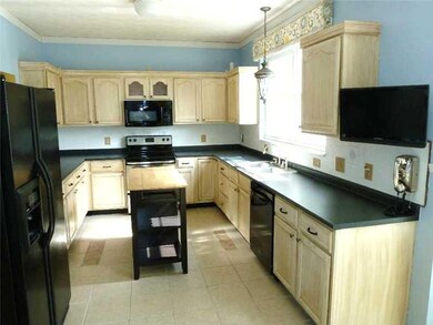 12730 Hearthstone Dr, Fishers, IN 46037 - photo 2