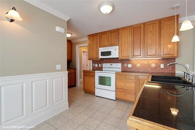 43 Oliver St, Bristol, RI 02809 - photo 4