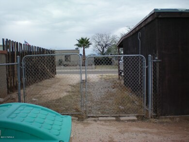 Side Gate