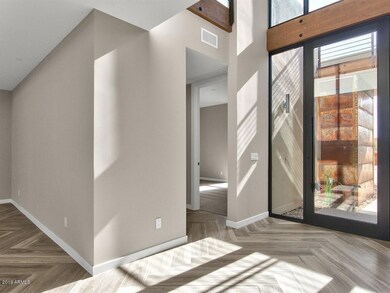 004_ENTRYWAY