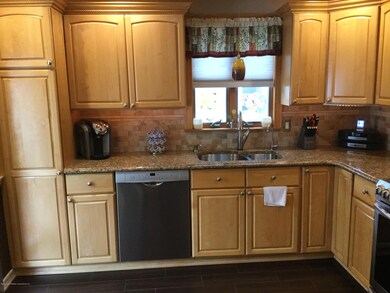 2039 S Railroad Ave, Staten Island, NY 10306 - photo 2