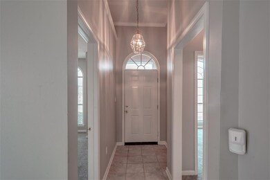 11' ceiling with crown molding, plant ledge and ti