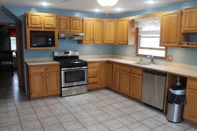 19 Dustin St, Saugus, MA 01906 - photo 3