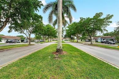 5442 Lakewood Cir S unit D, Margate, FL 33063 - photo 2