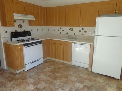 Kitchen (2).JPG