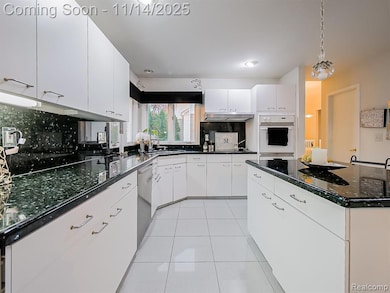 7359 Woodlore Dr, West Bloomfield, MI 48323 - photo 2