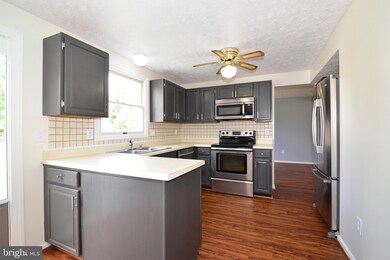 9864 Nimitz Ct, Manassas, VA 20109 - photo 6