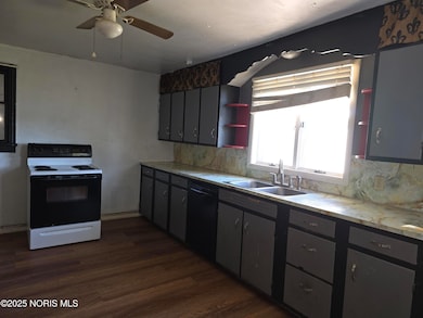 408 W Elm St, Deshler, OH 43516 - photo 6