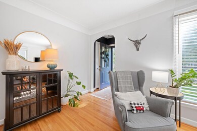 11-web-or-mls-2712 Idaho Ave S-11.jpg